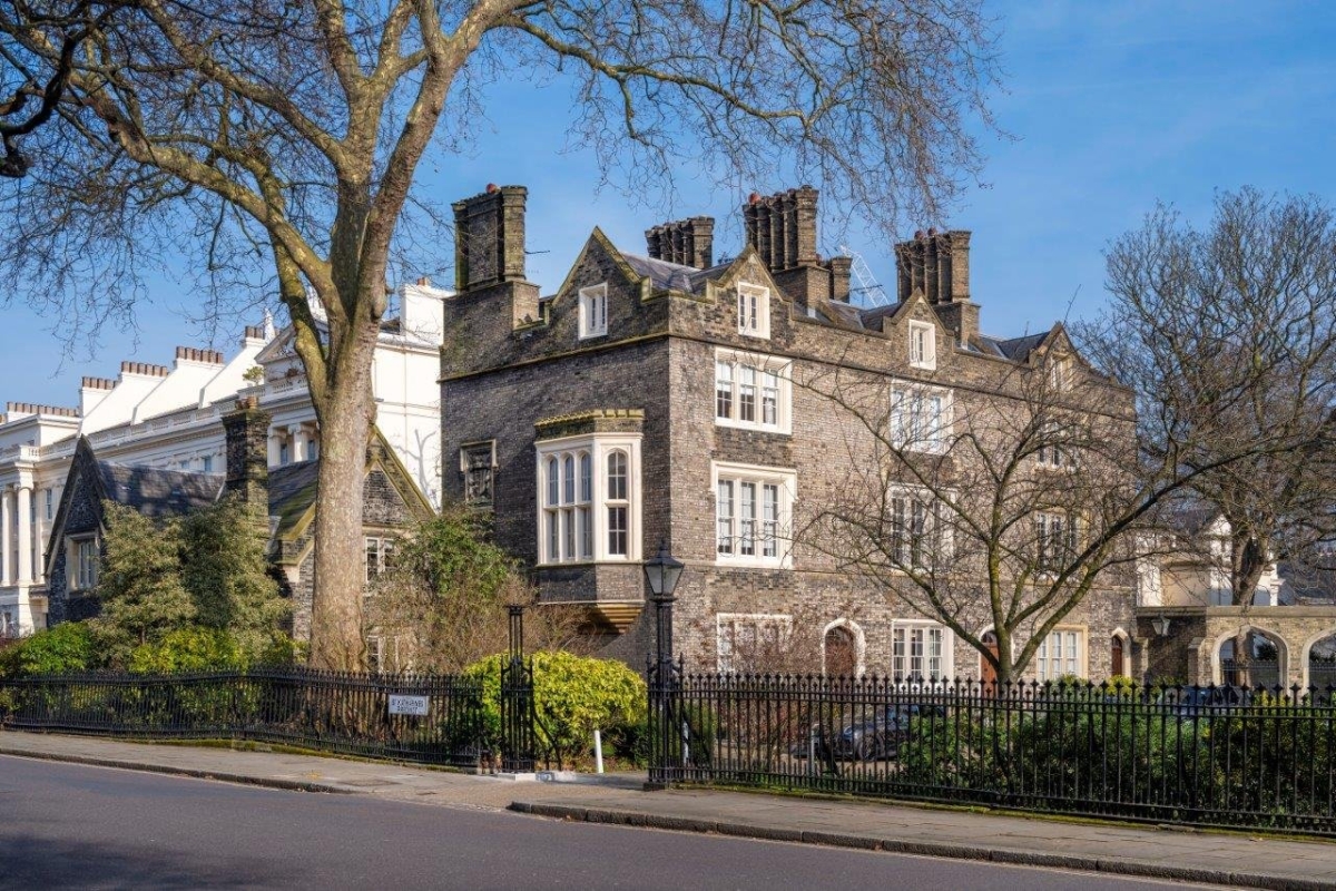 St Katharine's Precinct, NW1